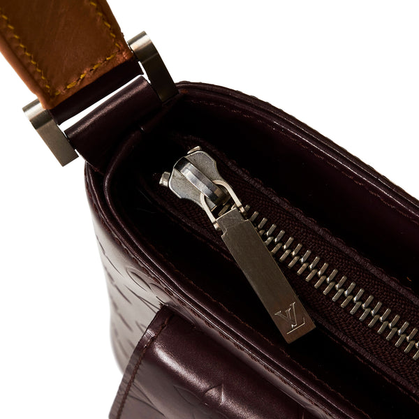 Purple Louis Vuitton Monogram Mat Alston Shoulder Bag, Bolso Cabás Louis  Vuitton Neverfull modelo mediano en lona y cuero marrón