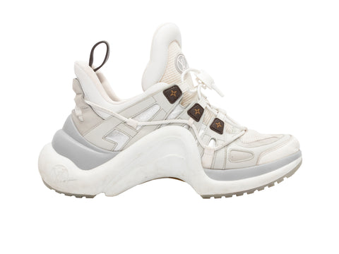 Sneakers LV archlight Louis Vuitton collection 2020. Woman with