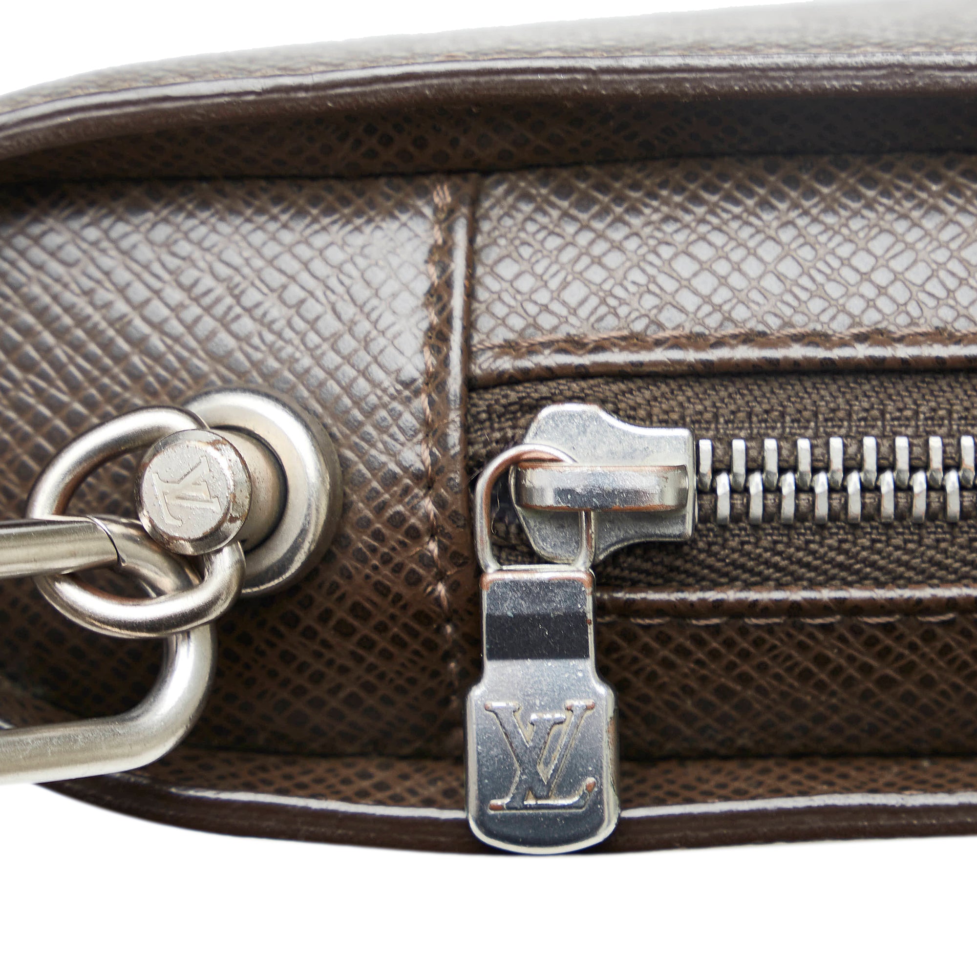 Louis Vuitton Taiga Pochette Baïkal - Brown Clutches, Handbags