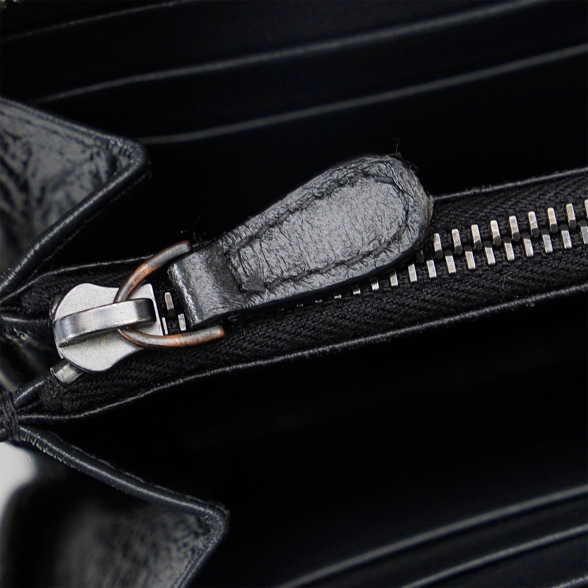 Zip-Around Selleria - Black leather wallet