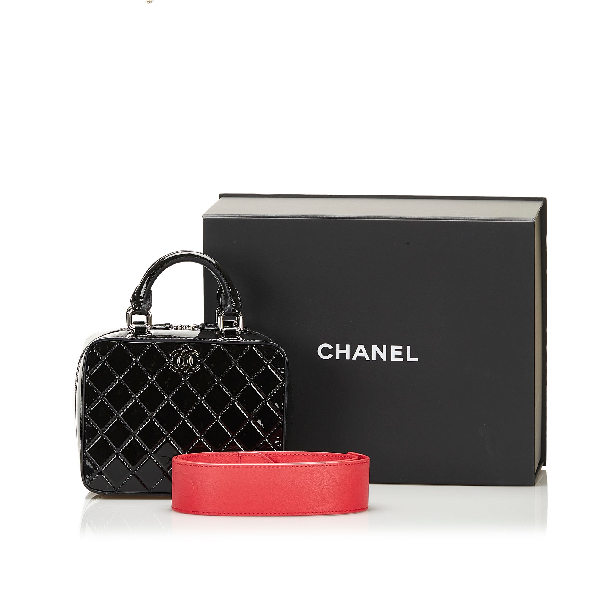 Chanel 2022 Patent Quilted Vanity Case - Black Crossbody Bags, Handbags -  CHA872247