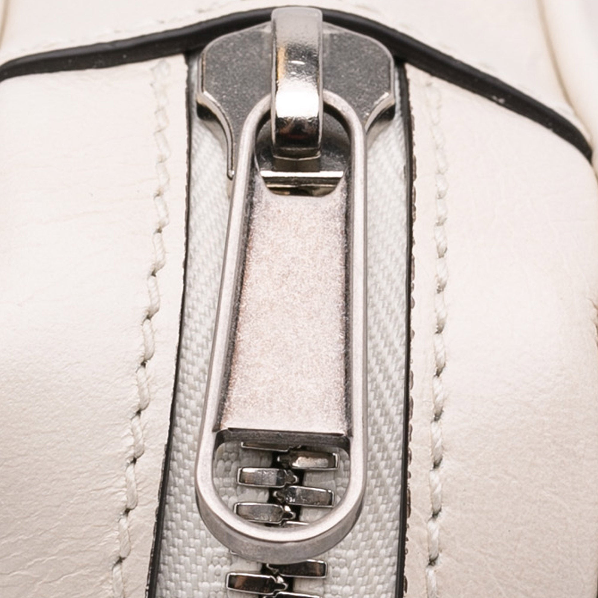 Gucci Gg Logo Belt Bag 598080 1GZ0X 1000 - Handbags, Morpheus