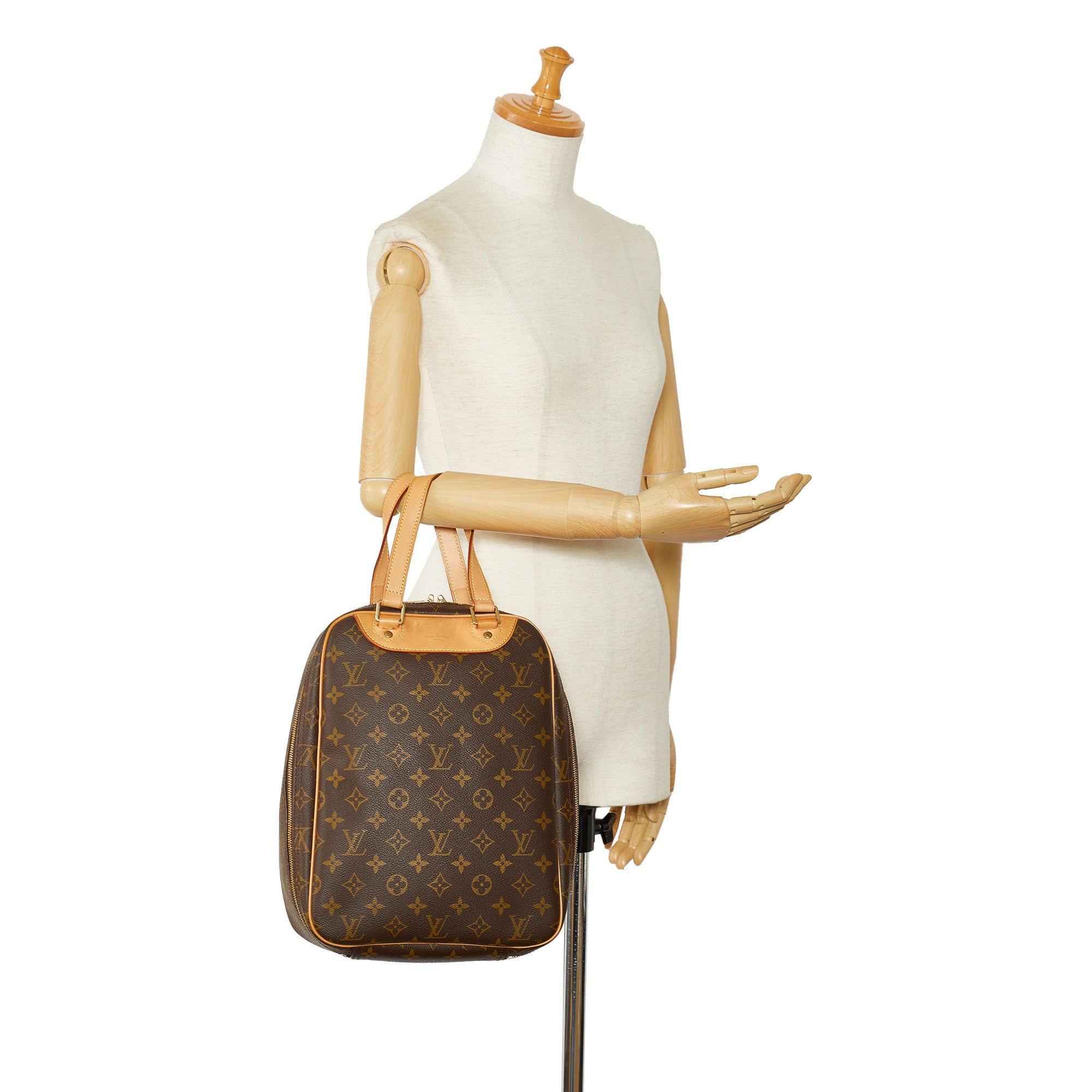 Louis Vuitton Monogram Excursion Bag Brown Leather ref.20370 - Joli Closet