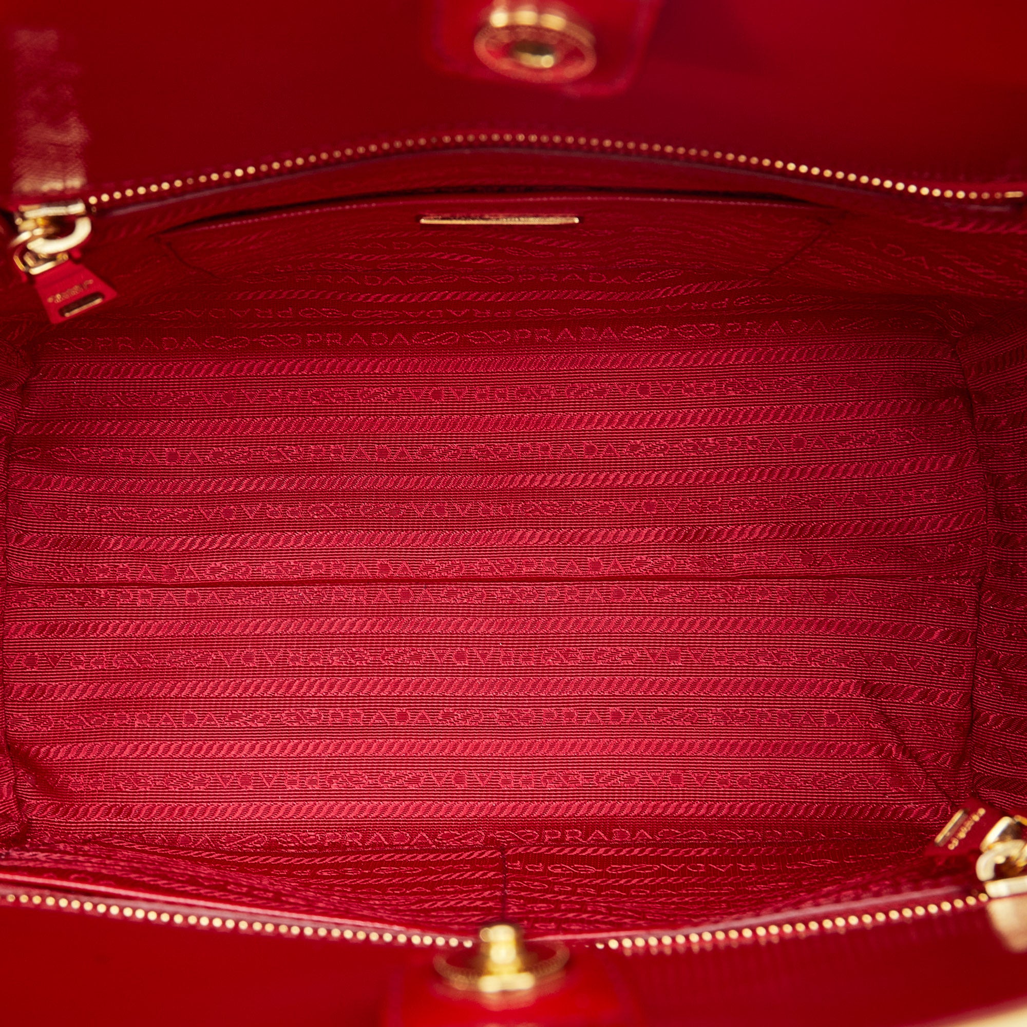 Prada - Authenticated Saffiano Handbag - Leather Pink Plain for Women, Very Good Condition