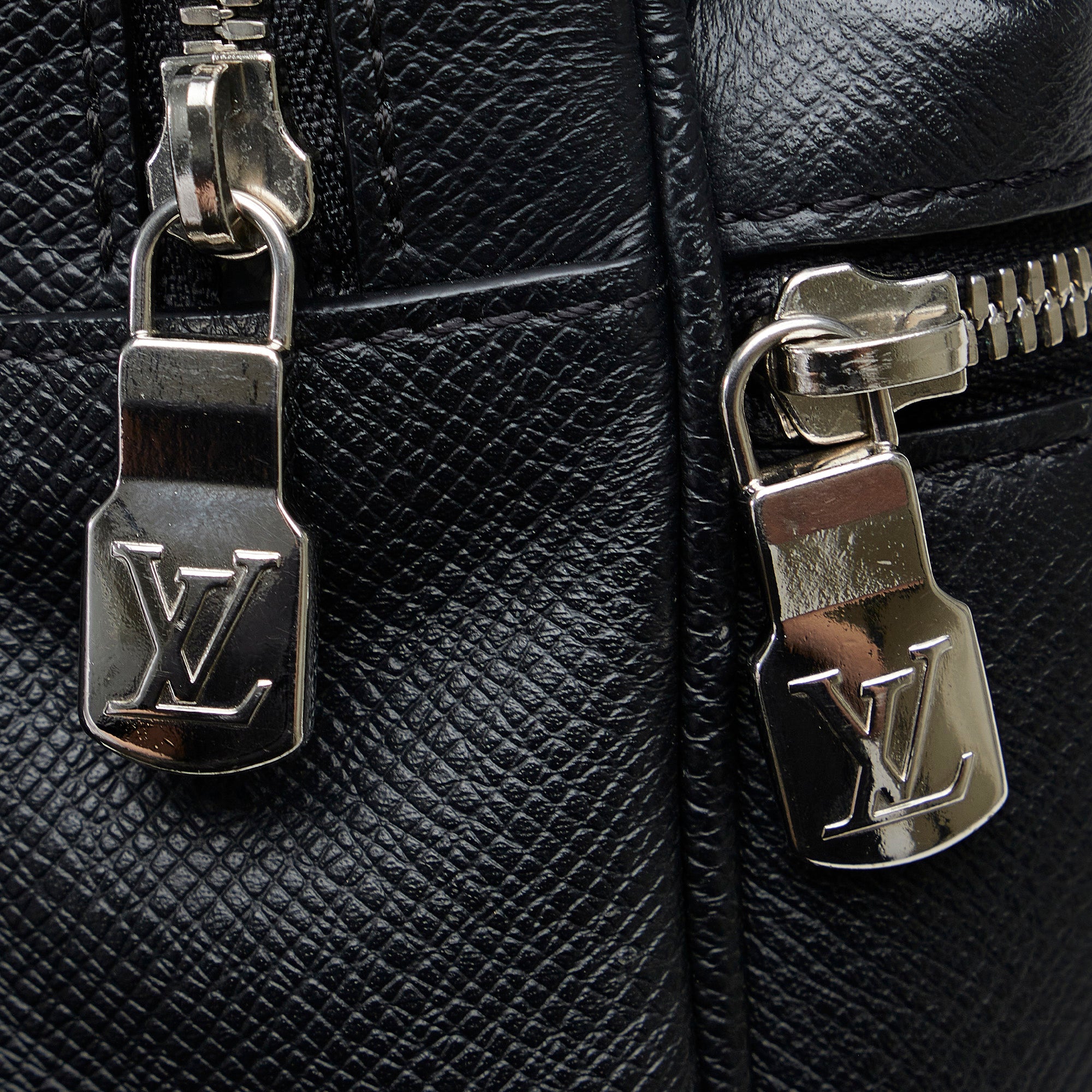 Black Louis Vuitton Taiga Viktor Crossbody Bag – Designer Revival