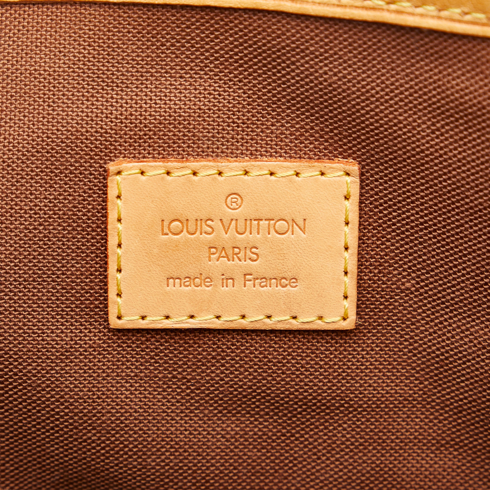 Authentic Louis Vuitton Batignolles vertical PM. Used condition 9
