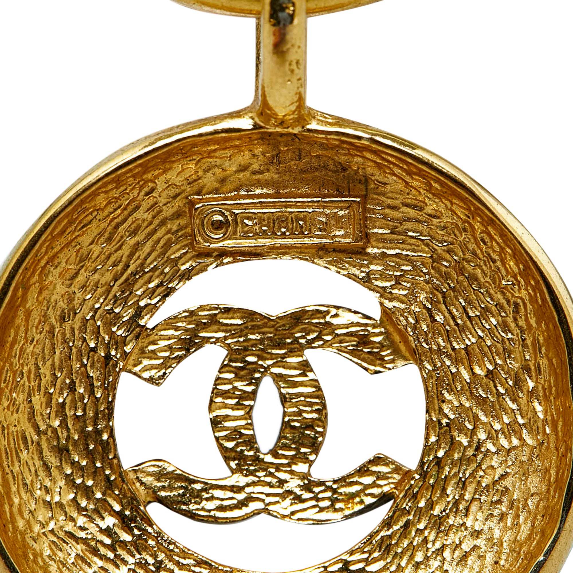 Gold Chanel CC Pendant Necklace – Designer Revival