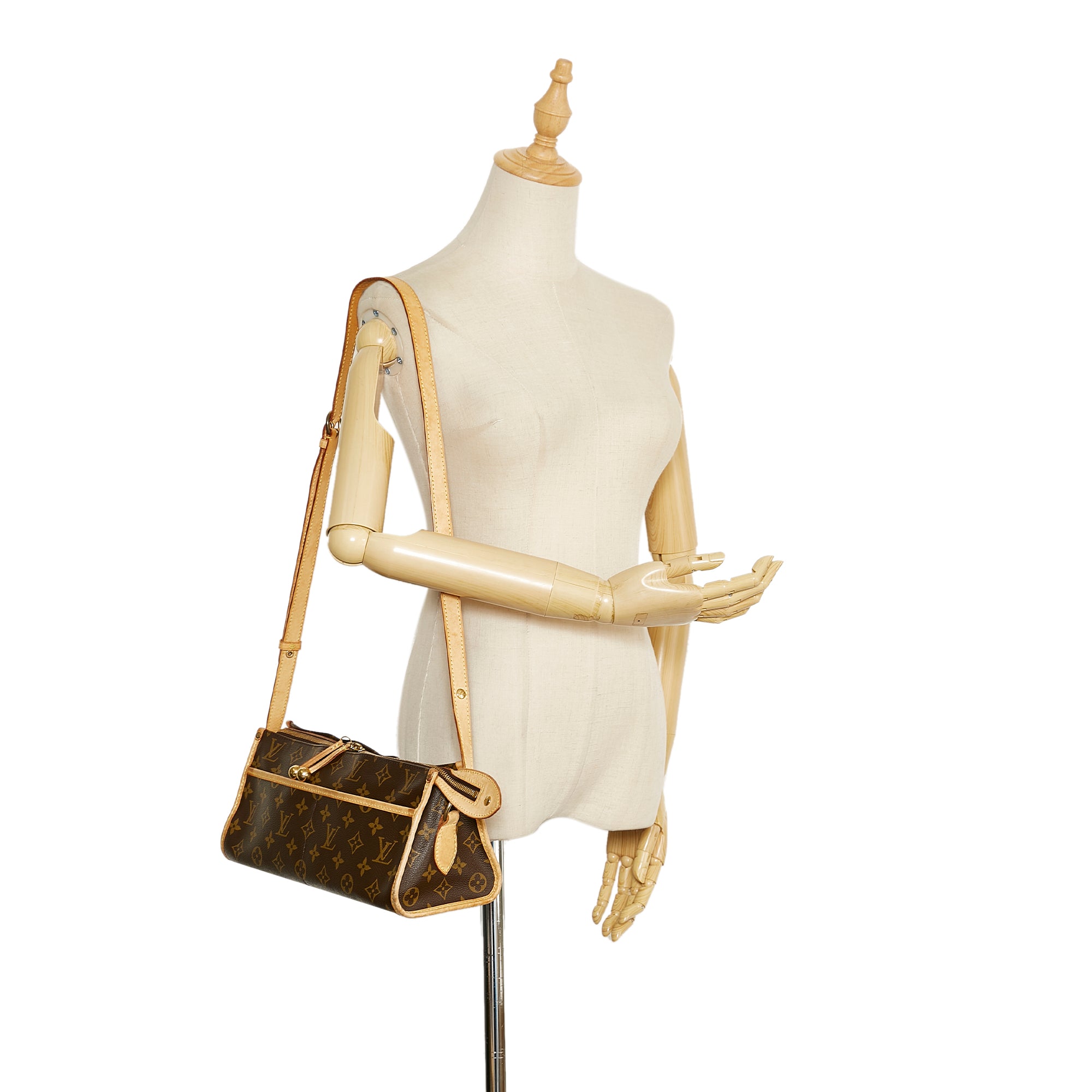 Louis Vuitton Popincourt Handbag in 2023