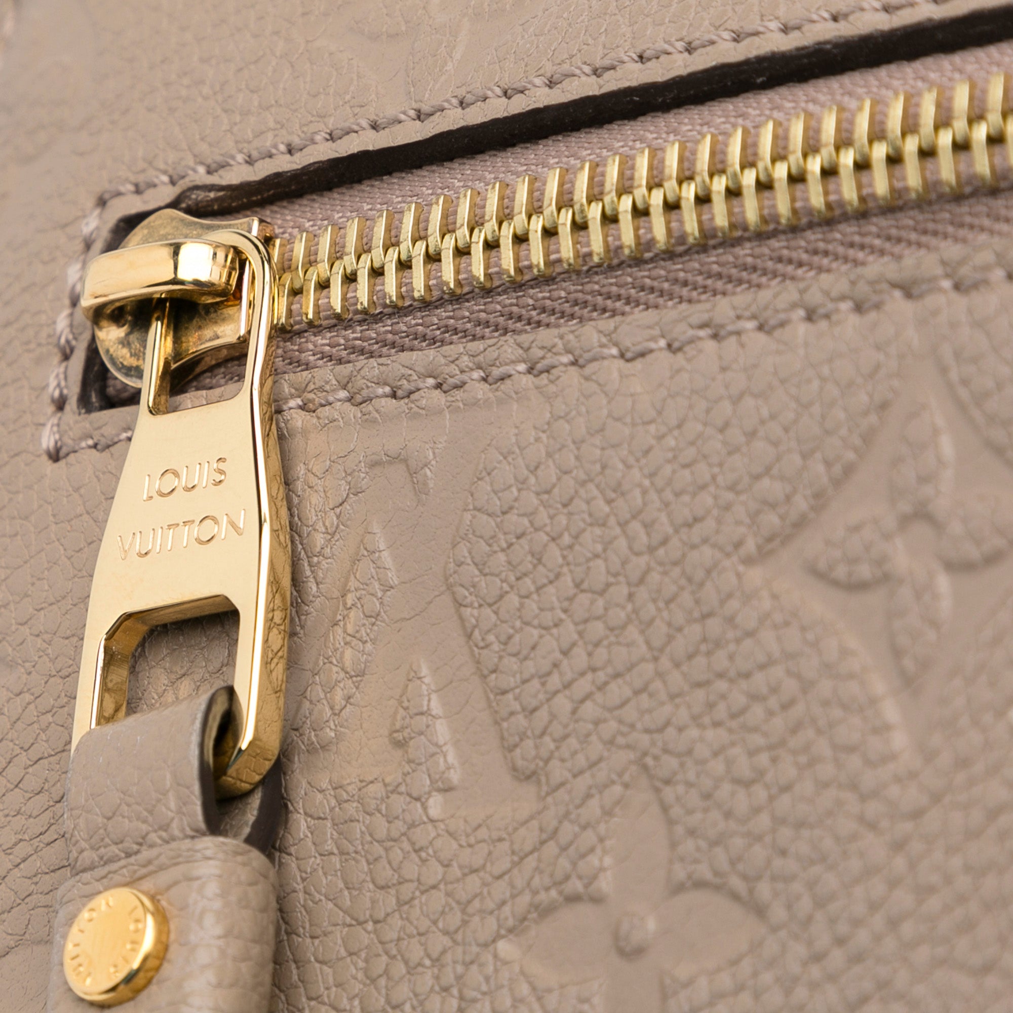 Metis Louis Vuitton Pochette Métis in empreinte leather Taupe ref