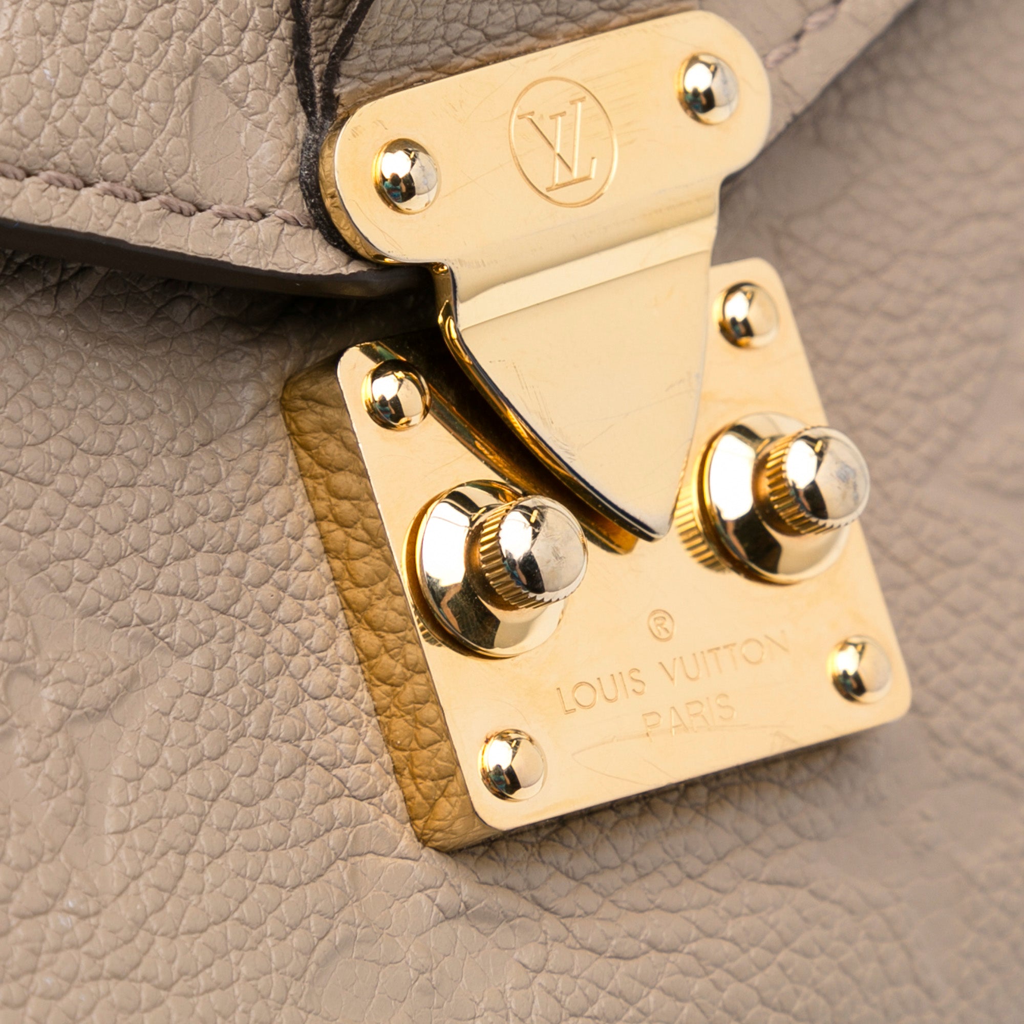 Metis Louis Vuitton Pochette Métis in empreinte leather Taupe ref