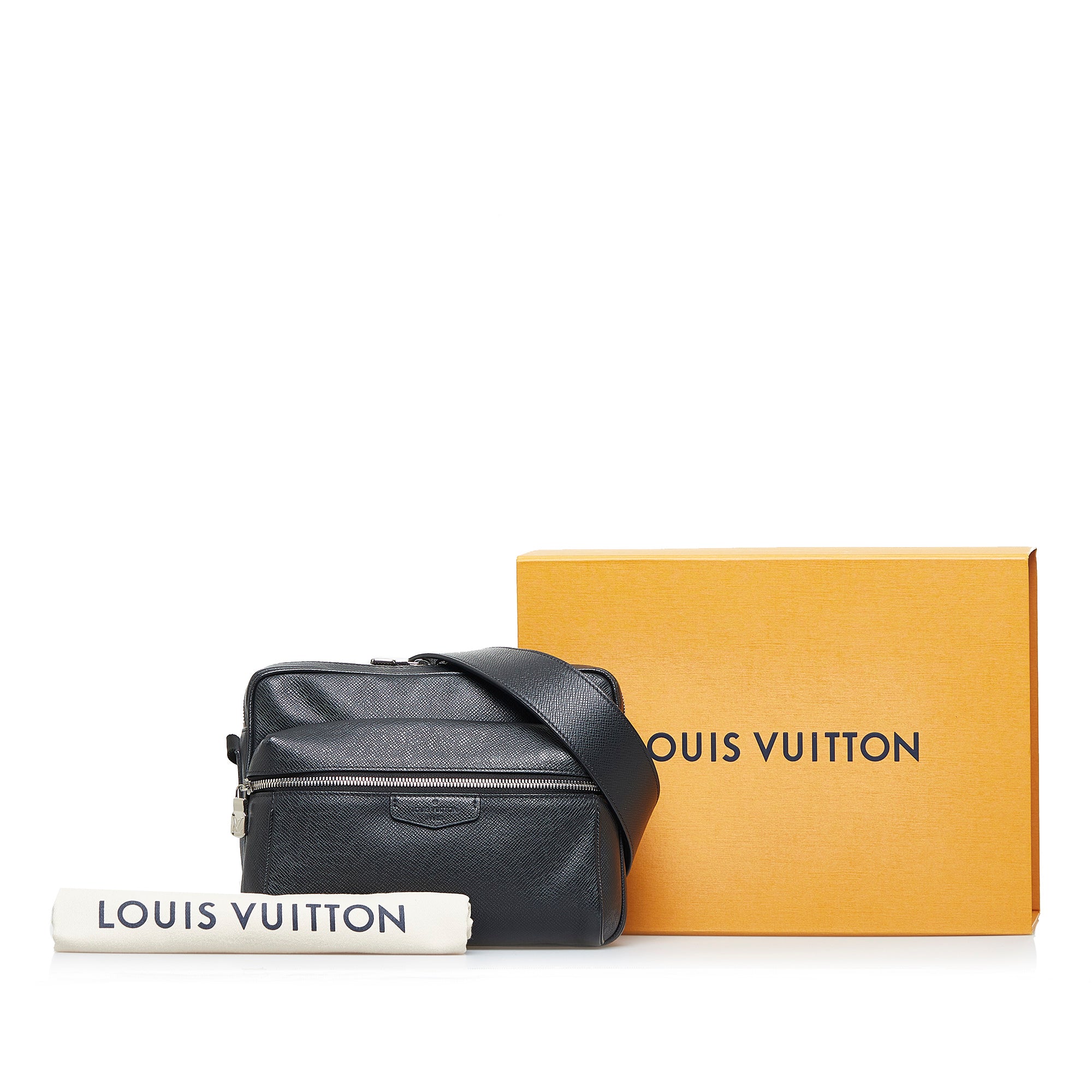 LOUIS VUITTON Outdoor Messenger Monogram Taiga Leather Shoulder Bag Re