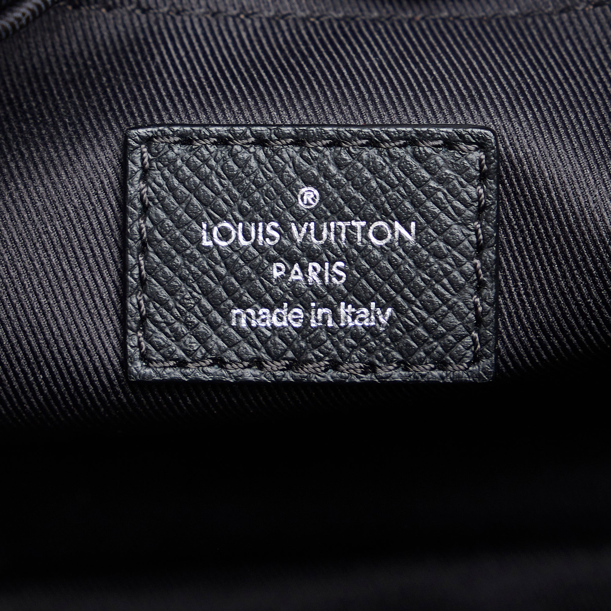 Black Louis Vuitton Taiga Outdoor Messenger Crossbody Bag – Designer Revival