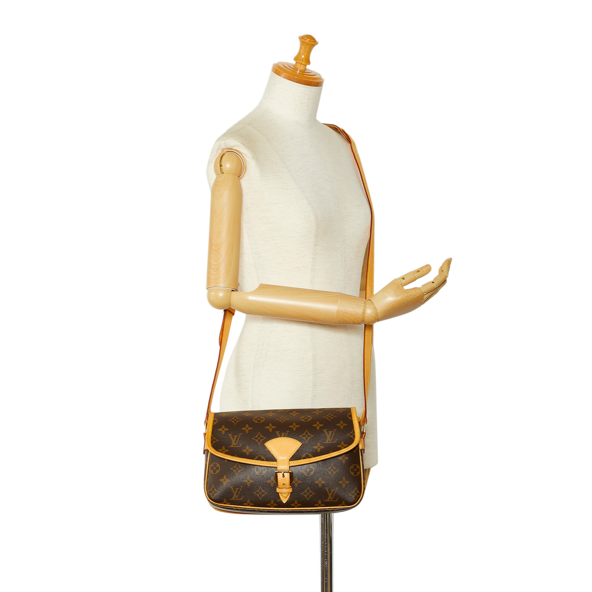 Brown Louis Vuitton Monogram Sologne Crossbody Bag – AmaflightschoolShops  Revival
