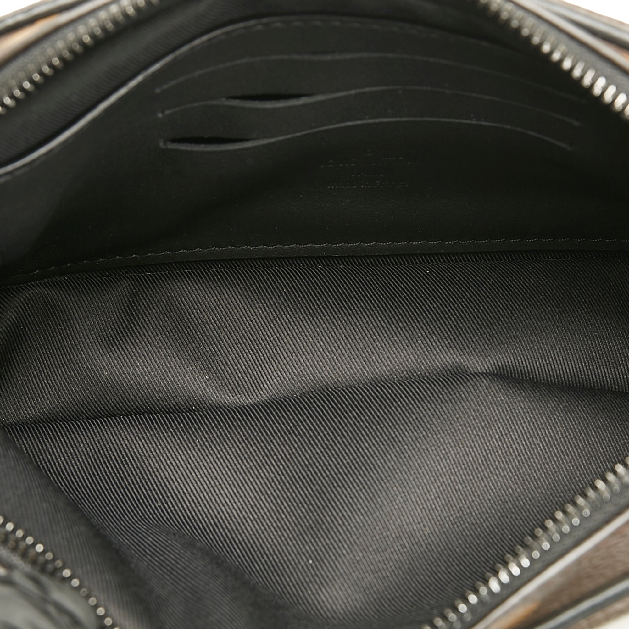 Louis Vuitton Pochette Volga Black Leather Clutch Bag (Pre-Owned)