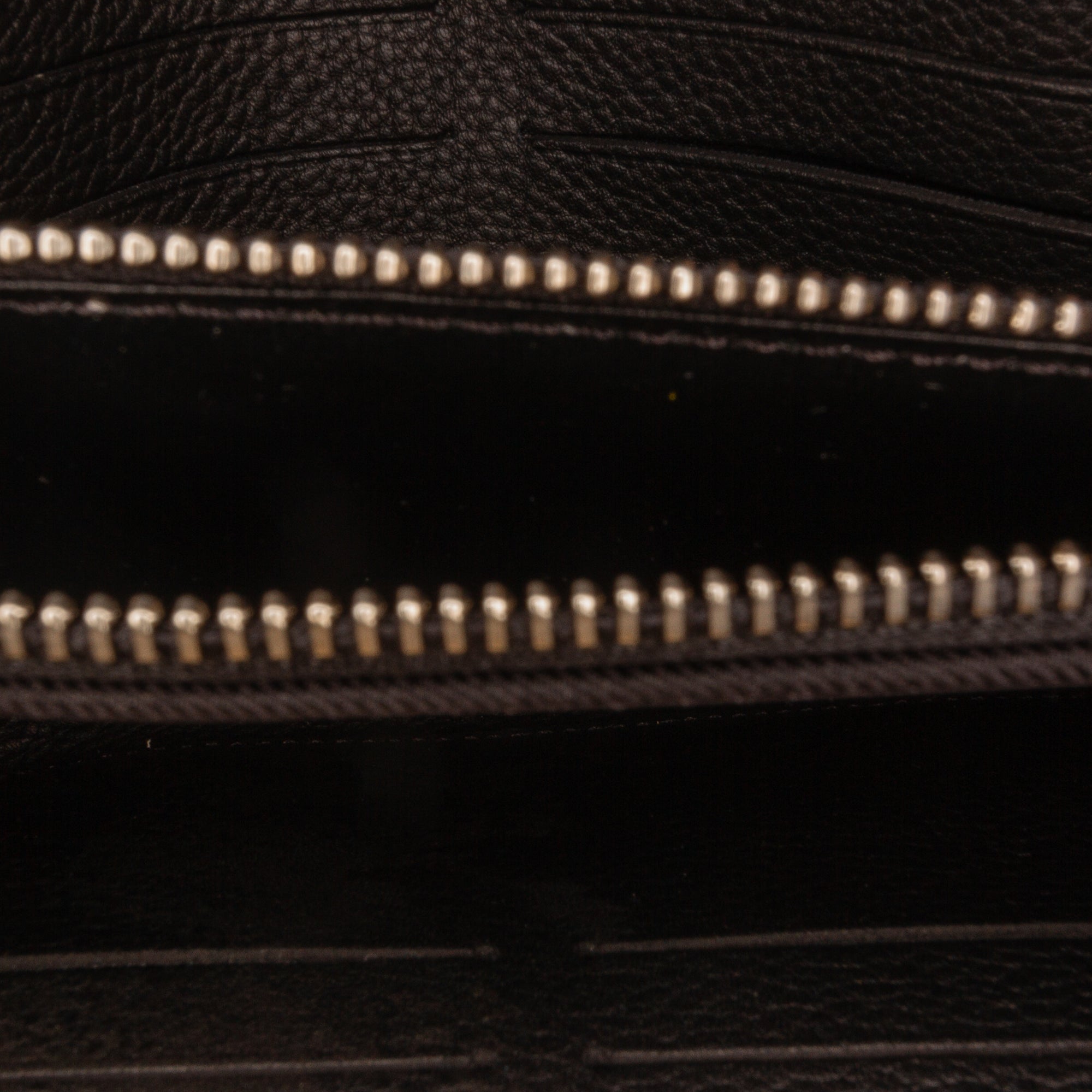 Louis Vuitton Black Leather Lockme Zippy Wallet