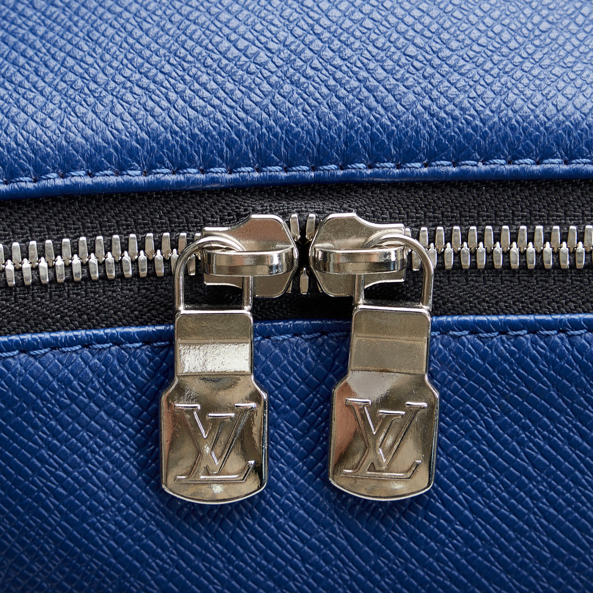 LOUIS VUITTON Louis Vuitton Discovery Backpack PM Daypack M30359 Taiga Blue  Marine Silver Metal Fittings